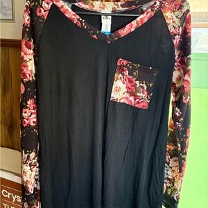 Floral Sleeve Black Top w/Pocket by Sew In Love. Size M. NWT.